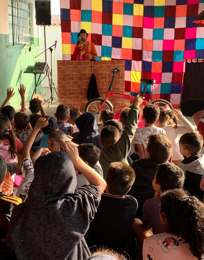 teatro de fantoche infantil sobre segurança no trânsito