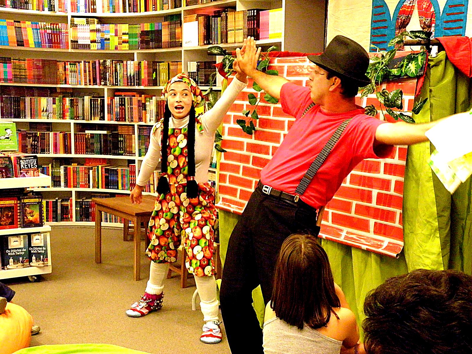 BInho e Danielle, fundadores da Cia Artepalco. Livraria Saraiva 2010